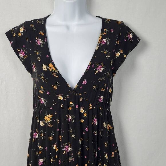 Forever 21 Small Black Floral V-neck sundress - Picture 2 of 10